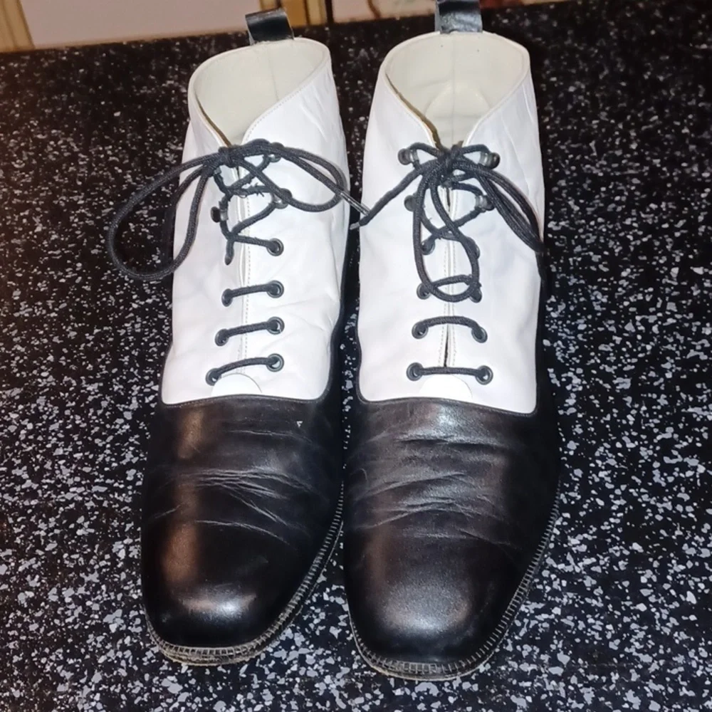 Amiana Lace Up Ankle Bootie Spats Size 7